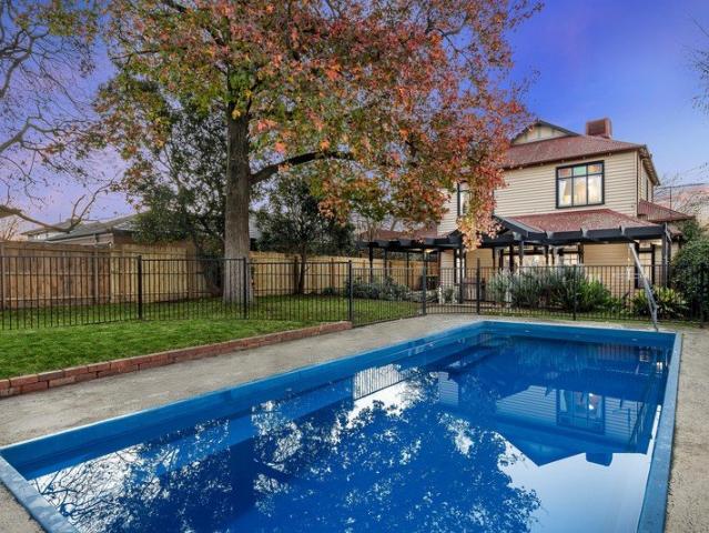 Grand Family Living on 1,046 m² approx