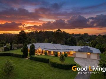 Grand Family Living on 2.5 Acres in Blue Chip Pullenvale