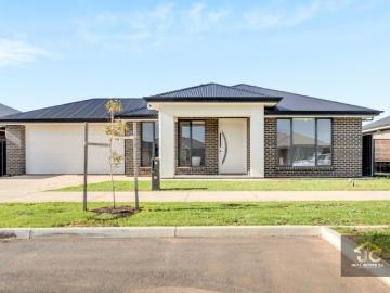 Grand Family Living on 540sqm A Premium Lifestyle Opportunity in Riverlea Park