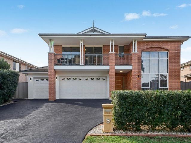 Grand Family Living & Bushland Views