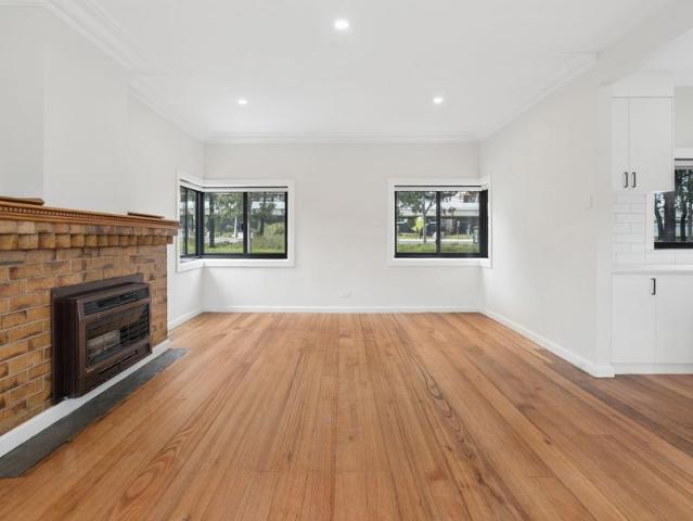 Grand Family Living Directly Opposite Keon Park Station!