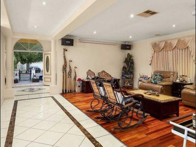 ✨ GRAND FAMILY LIVING IN NARRE WARREN SOUTH 3 LIVING AREAS, FULL STUDY LUXURY SPA ENSUITE! ✨