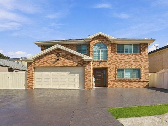 Grand Family Living in a Prime Location!