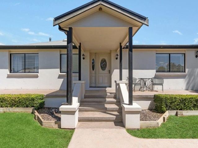Grand Family Living in a Prime Leeton Location