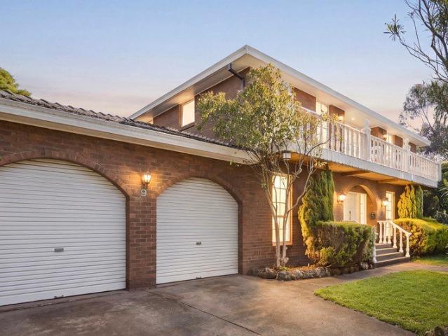 Grand Family Living in a Prized Glen Waverley Court