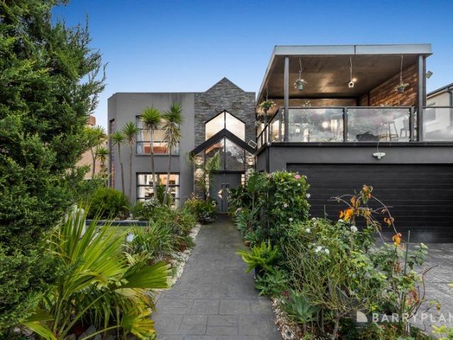 Grand Family Living in a Quiet Mordialloc Court