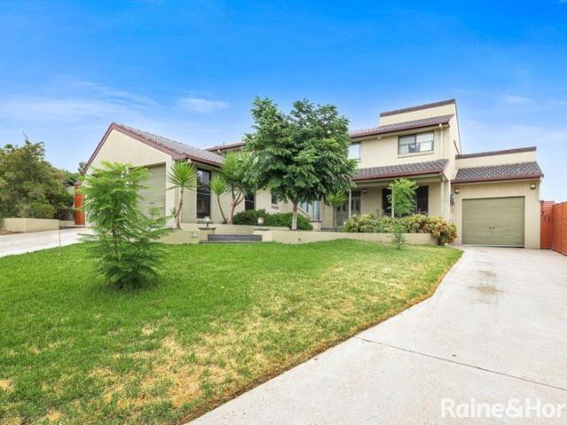Grand Family Living in Hillvue's Most Prestigious Cul de Sac