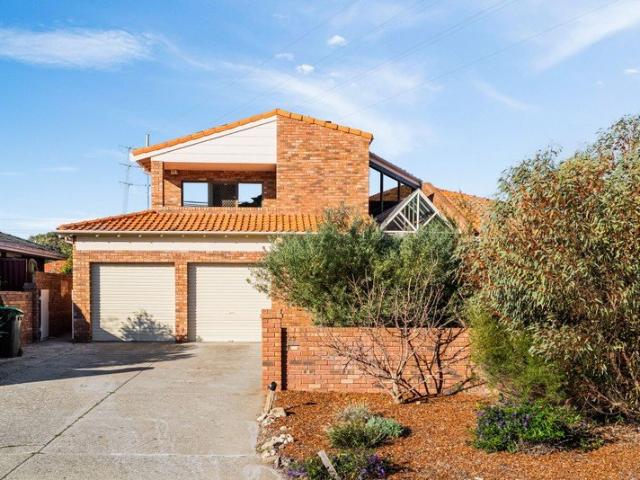 Grand Family Living in the Heart of the Manning Park Precinct