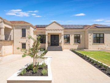 Grand Family Living in the Heart of Walkerville