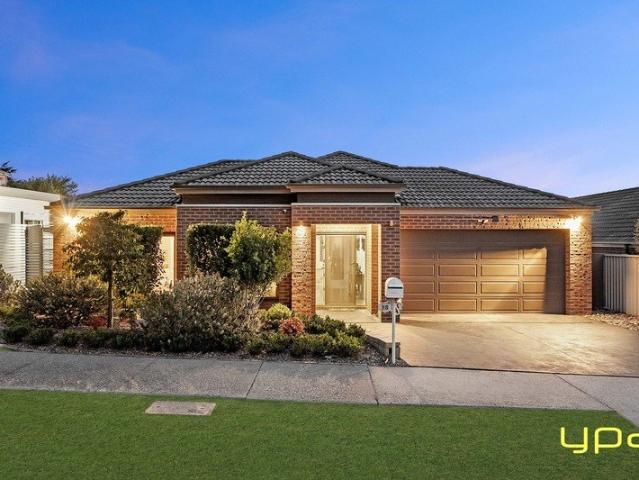 Grand Family Living in the Heart of Lakeside Estate