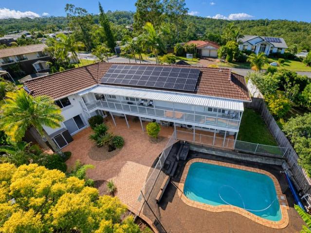 Grand Family Living, Pool, Mountain Views + Serious Solar Power