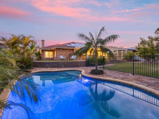 Grand Family Living & Tropical Entertaining Paradise