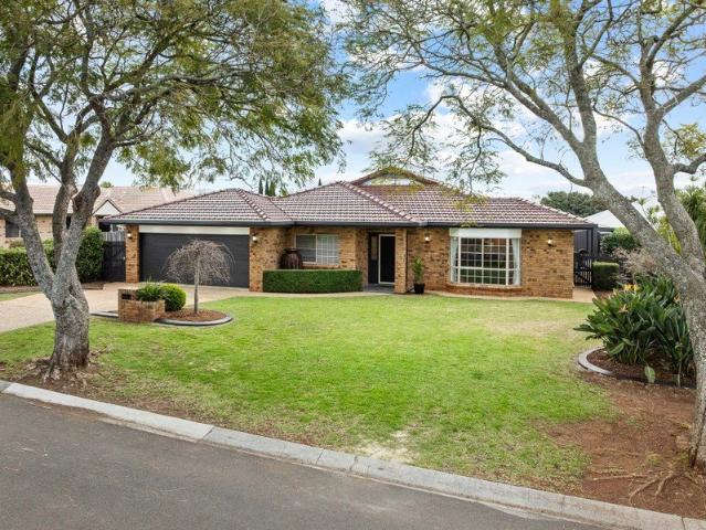 Grand Family Living, Unforgettable Entertaining and a Lifestyle to Love!