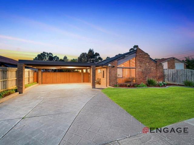Grand Family Living with Cathedral Ceilings, Modern Renovation & Exceptional Outdoor Entertaining