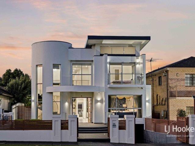 Grand Family Living with a One Bedroom Granny Flat