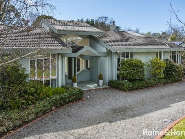 Grand Family Living with Development Potential on 3983sqm Approx