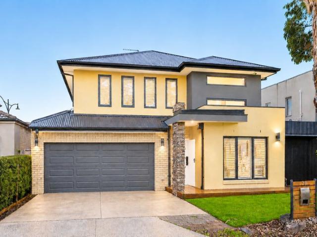 Grand Family Living with Designer Style in Caroline Springs