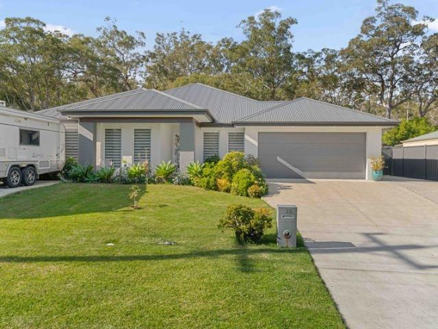 Grand Family Living with Dual Occupancy Potential in the Heart of Erowal Bay