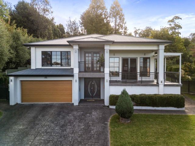 Grand Family Living with City Views, Exceptional Scale, Light & Quality