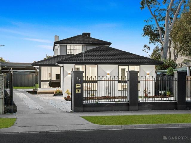 GRAND FAMILY LIVING WITH LUXURY, SPACE & ENDLESS POTENTIAL!