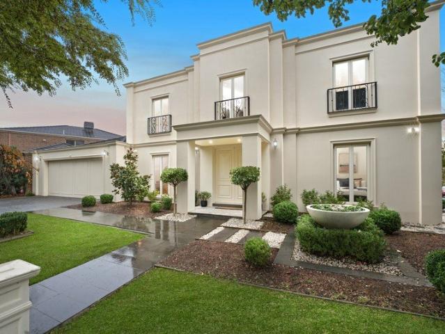 Grand Family Living with Multiple Entertaining Zones
