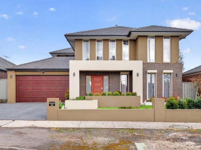 Grand Family Living with Multiple Living Zones