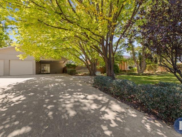 GRAND FAMILY LIVING WITH SEPARATE GRANNY FLAT ON 2,222SQM