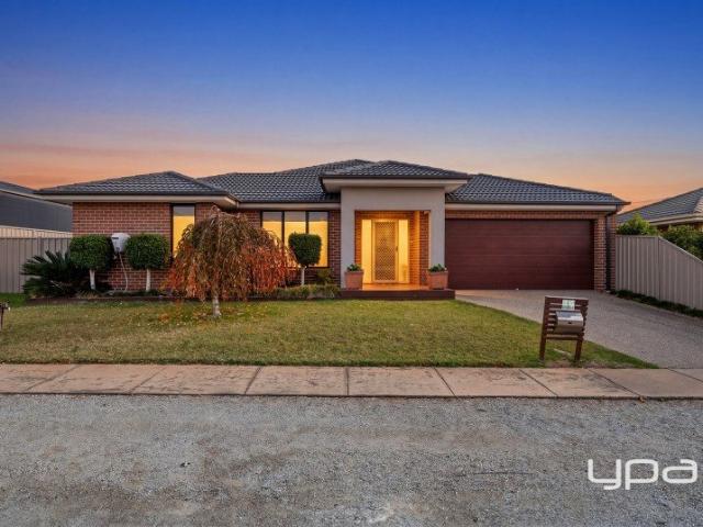 GRAND FAMILY LIVING WITH SPACE, STYLE AND SIDE ACCESS