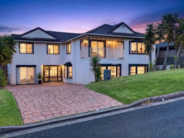Grand Family Living with Space, Style & Endless Possibilities