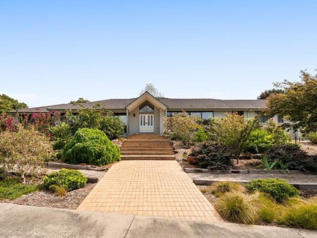 Grand Family Living with Space, Style & Exceptional Garaging