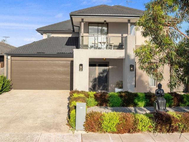 Grand Family Living with Space, Style & Sophistication