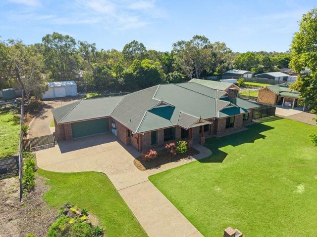 GRAND FAMILY LIVING WITH POOL & SHED IN SOUGHT AFTER WONDUNNA