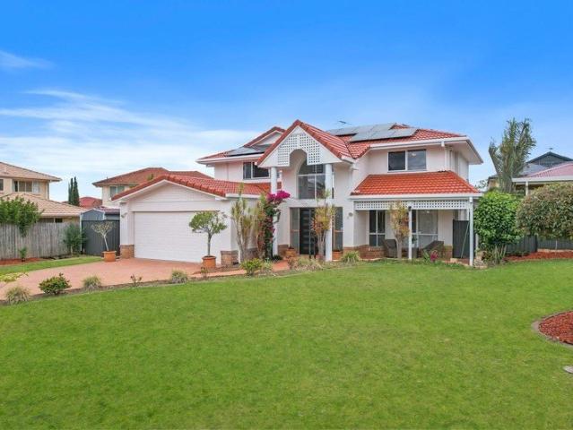 Grand Family Living with Poolside Entertaining in a Prestigious Carindale Cul de sac