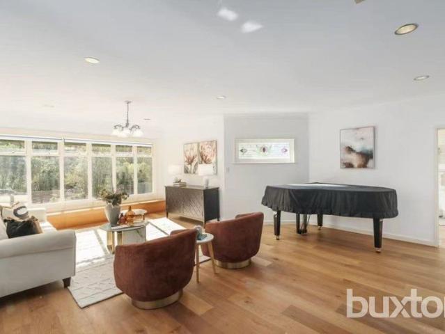 Grand Family Living with Poolside Entertaining in Prestigious Kew East