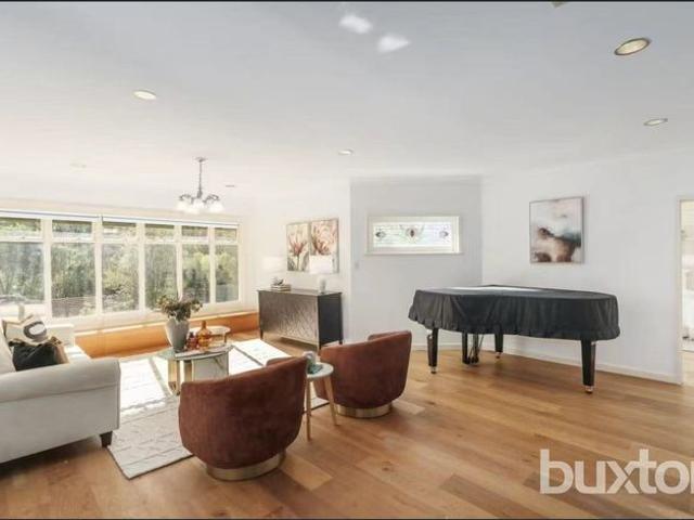 Grand Family Living with Poolside Entertaining in Prestigious Kew East