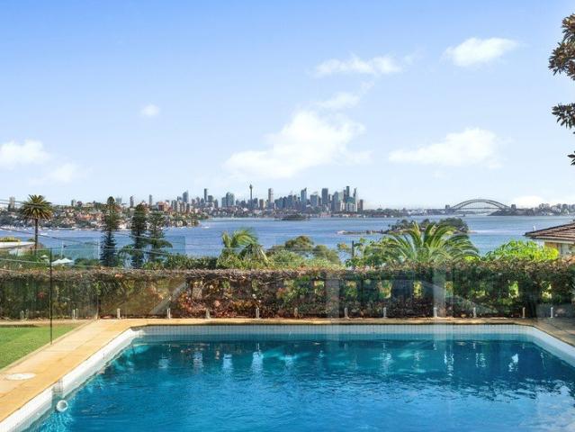GRAND FAMILY LIVING WITH WORLD CLASS HARBOUR VIEWS AND UNOBSTRUCTED PANORAMAS FROM EVERY LEVEL