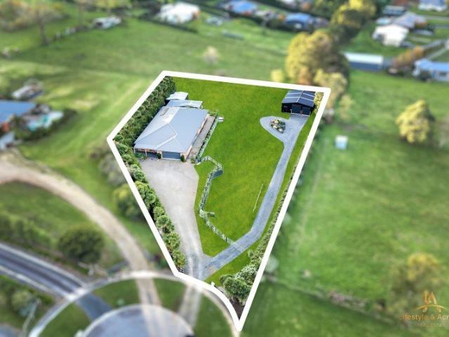 Grand Family Lifestyle on 4,120m² with Premium Shed, 3 Phase Power & Exceptional Energy Efficiency