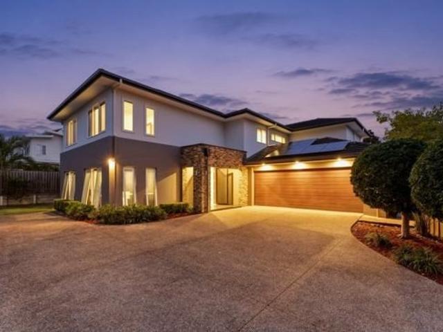 Grand Family Luxury on a Rare 745mÃÂ² Block in Rochedale Estates