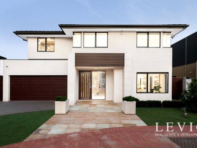 Grand Family Luxury in a Prestigious Setting