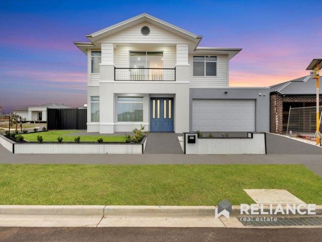 Grand Family Luxury with Double Kitchen, Fireplace & Premium Finishes in the Prestigious New Haven Estate 1.22Mil 1.27Mil
