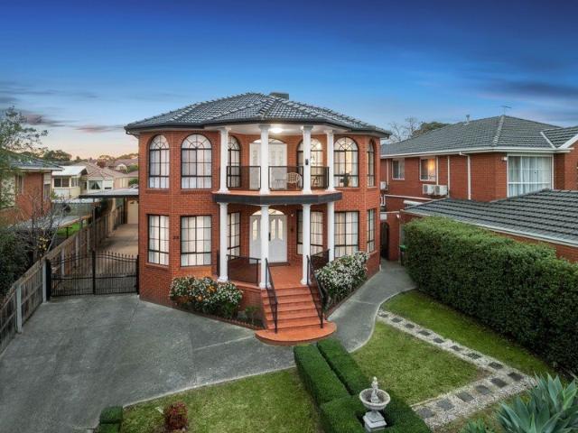 Grand Family Luxury with Sweeping Dandenong Foothill Views