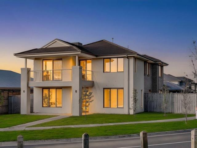 Grand Family Luxury with Park Views in Prestigious Tulliallan Estate