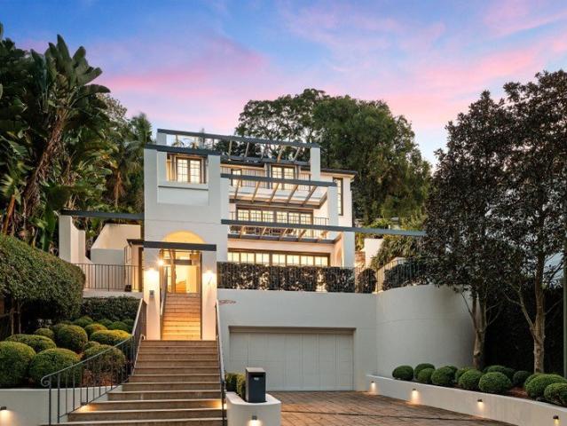 GRAND FAMILY SANCTUARY IN PREMIER VAUCLUSE SETTING