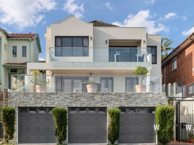 Grand Family Sanctuary with Sweeping District and Bay Views
