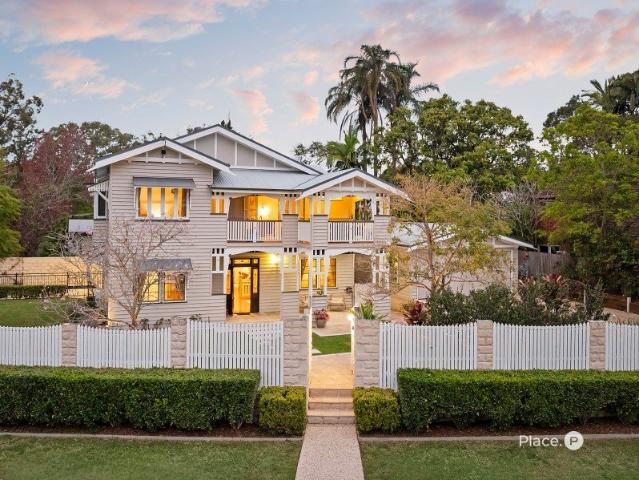 Grand family Queenslander at prestigious high side Chelmer