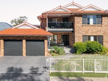 Grand Family Residence in a Prime Central Location