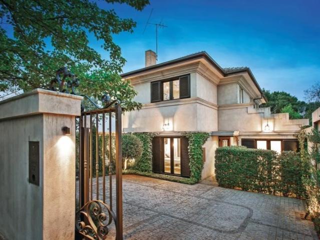 Grand Family Residence in an Exceptional Kooyong Setting
