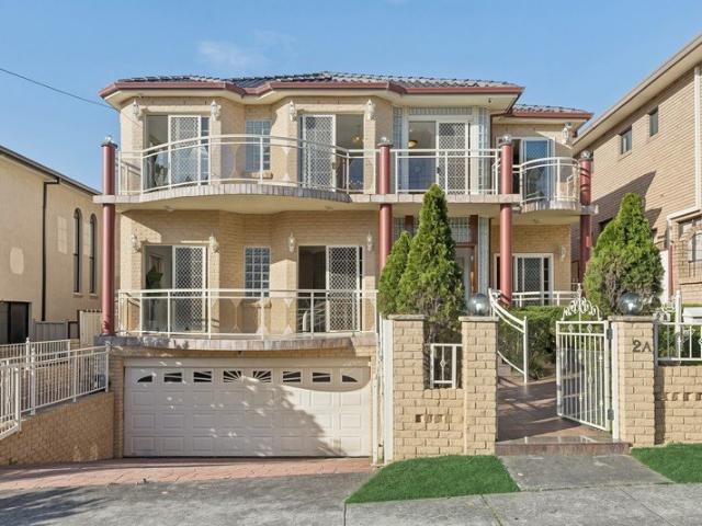 Grand family residence in prime location