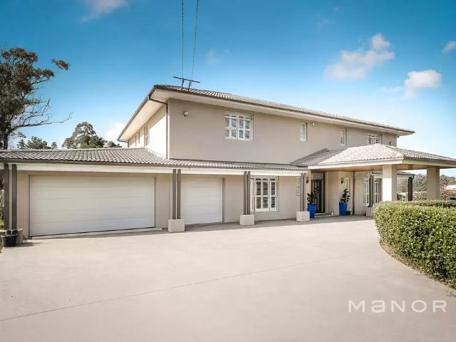 Grand Family Residence | Resort Style Living! $2,000 per week incl. lawn & pool maint