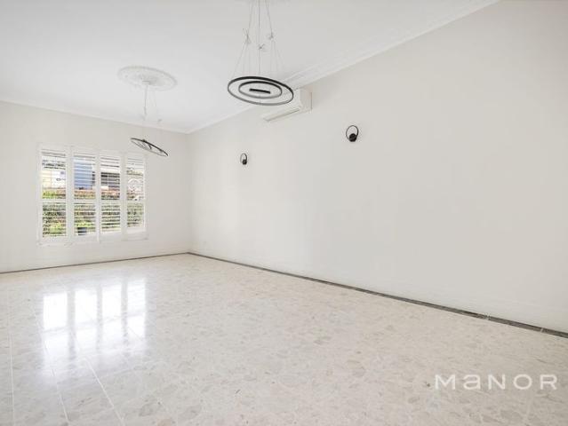 Grand Family Residence | Resort Style Living! $2,000 per week incl. lawn & pool maint
